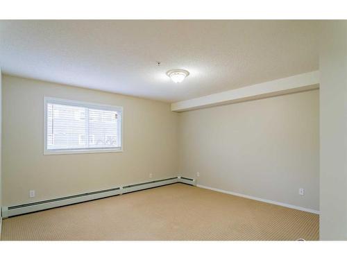 4204-10 Prestwick Bay Se, Calgary, AB - Indoor Photo Showing Other Room