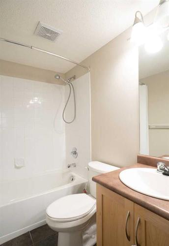 4204-10 Prestwick Bay Se, Calgary, AB - Indoor Photo Showing Bathroom