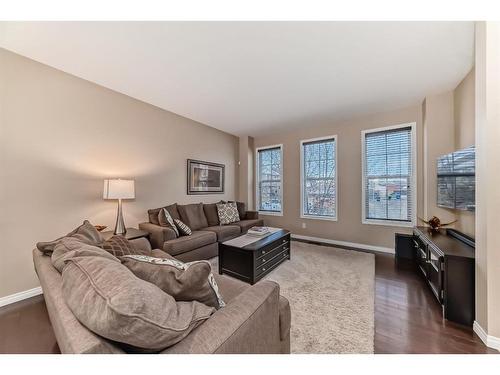 38 Auburn Crest Green Se, Calgary, AB - Indoor Photo Showing Living Room