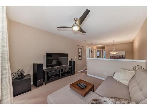 38 Auburn Crest Green Se, Calgary, AB - Indoor Photo Showing Living Room