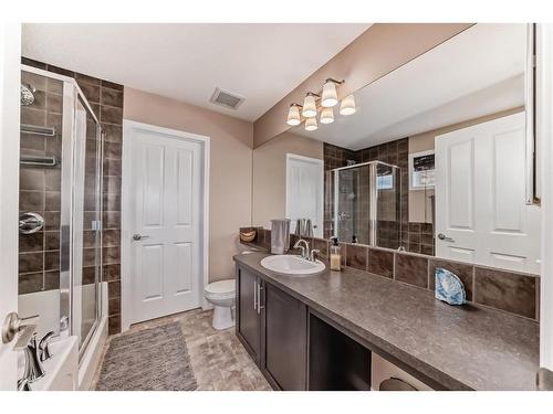 38 Auburn Crest Green Se, Calgary, AB - Indoor Photo Showing Bathroom