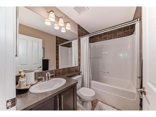 38 Auburn Crest Green Se, Calgary, AB - Indoor Photo Showing Bathroom