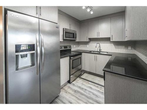 6-35 West Coach Manor Sw, Calgary, AB - Indoor Photo Showing Kitchen With Double Sink With Upgraded Kitchen