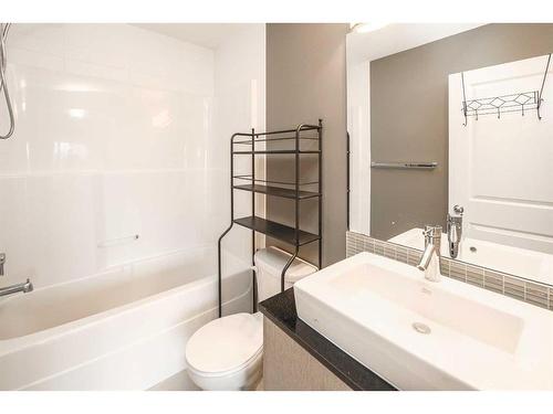 6-35 West Coach Manor Sw, Calgary, AB - Indoor Photo Showing Bathroom