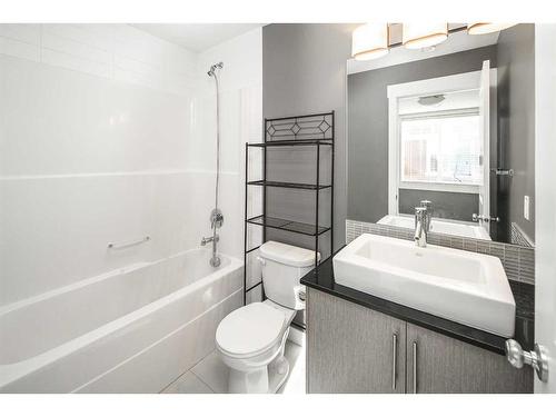 6-35 West Coach Manor Sw, Calgary, AB - Indoor Photo Showing Bathroom