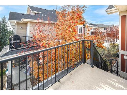 6-35 West Coach Manor Sw, Calgary, AB - Outdoor With Exterior