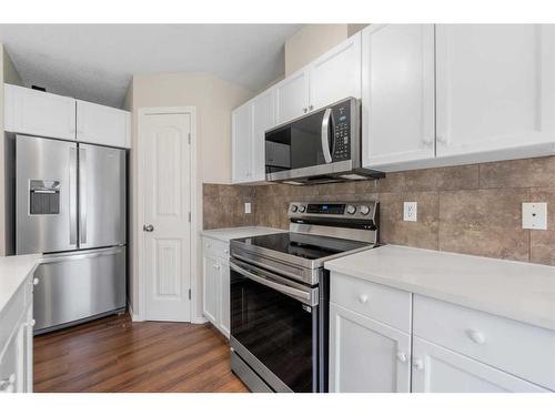 503-800 Yankee Valley Boulevard Se, Airdrie, AB - Indoor Photo Showing Kitchen