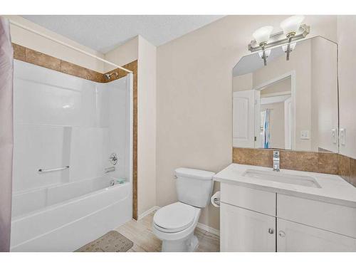 503-800 Yankee Valley Boulevard Se, Airdrie, AB - Indoor Photo Showing Bathroom