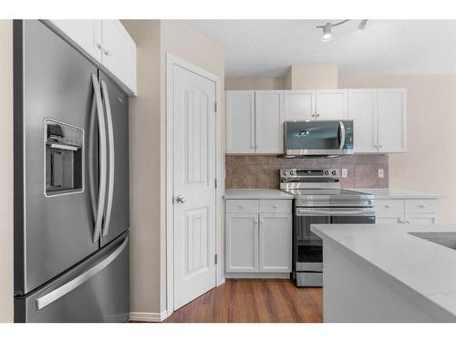 503-800 Yankee Valley Boulevard Se, Airdrie, AB - Indoor Photo Showing Kitchen