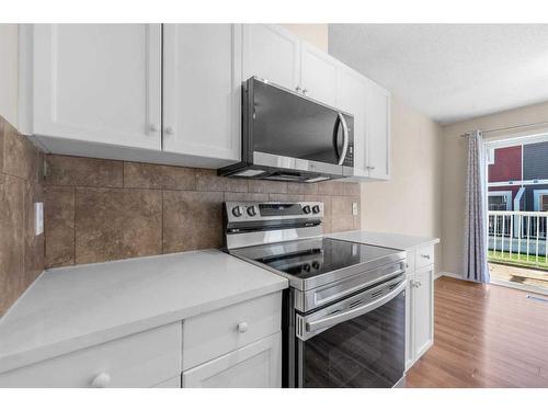 503-800 Yankee Valley Boulevard Se, Airdrie, AB - Indoor Photo Showing Kitchen