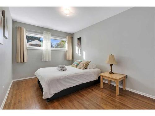 669 Northmount Drive Nw, Calgary, AB - Indoor Photo Showing Bedroom