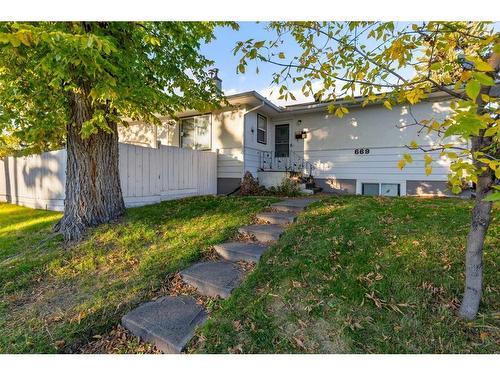 669 Northmount Drive Nw, Calgary, AB - Outdoor