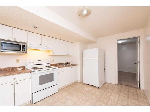 55 Falchurch Road Ne, Calgary, AB - Indoor Photo Showing Kitchen