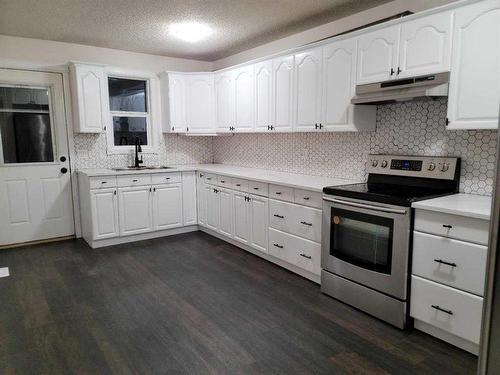 55 Falchurch Road Ne, Calgary, AB - Indoor Photo Showing Kitchen