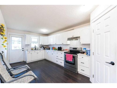 55 Falchurch Road Ne, Calgary, AB - Indoor Photo Showing Kitchen