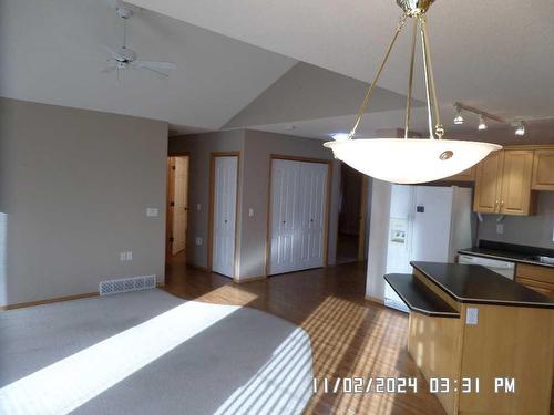 405 Hope Bay, Rural Rocky View County, AB - Indoor Photo Showing Kitchen