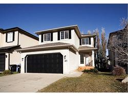 41 Valley Crest Close NW Calgary, AB T3B 5W9