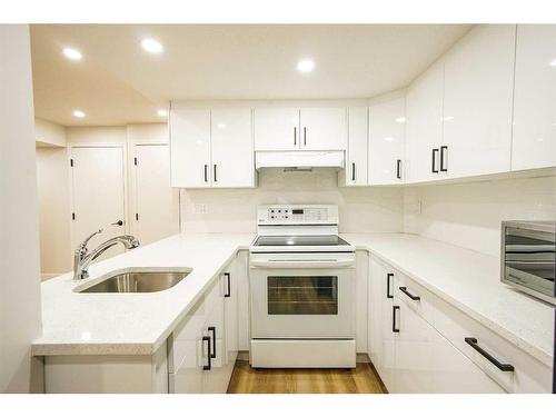 41 Valley Crest Close Nw, Calgary, AB - Indoor Photo Showing Kitchen