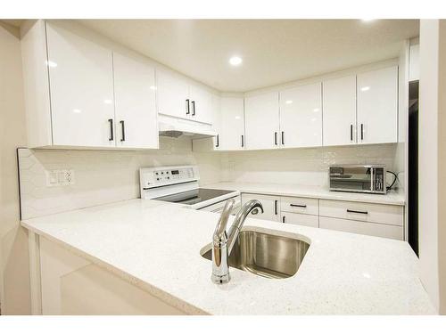 41 Valley Crest Close Nw, Calgary, AB - Indoor Photo Showing Kitchen