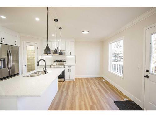 41 Valley Crest Close Nw, Calgary, AB - Indoor Photo Showing Kitchen With Double Sink With Upgraded Kitchen