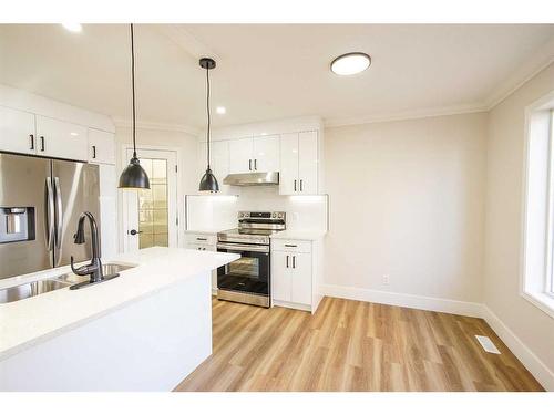 41 Valley Crest Close Nw, Calgary, AB - Indoor Photo Showing Kitchen With Upgraded Kitchen