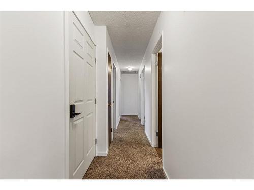 4624 81 Street Nw, Calgary, AB - Indoor Photo Showing Other Room