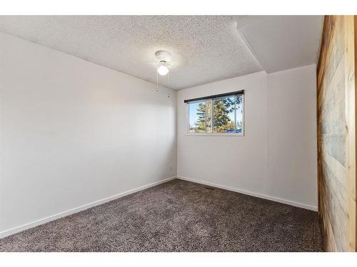 4624 81 Street Nw, Calgary, AB - Indoor Photo Showing Other Room