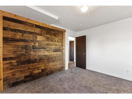 4624 81 Street Nw, Calgary, AB - Indoor Photo Showing Other Room