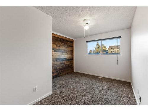 4624 81 Street Nw, Calgary, AB - Indoor Photo Showing Other Room