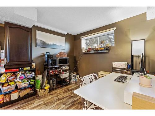 4624 81 Street Nw, Calgary, AB - Indoor