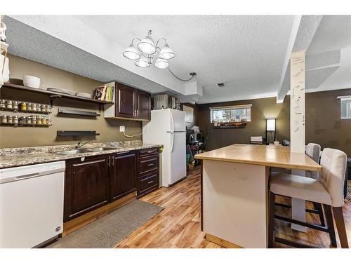 4624 81 Street Nw, Calgary, AB - Indoor Photo Showing Kitchen With Double Sink