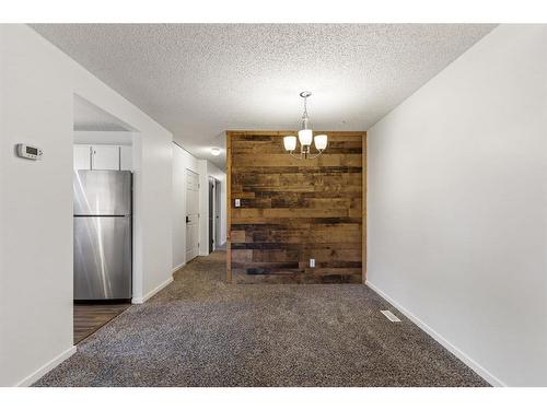 4624 81 Street Nw, Calgary, AB - Indoor Photo Showing Other Room