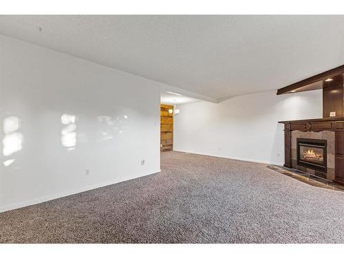 4624 81 Street Nw, Calgary, AB - Indoor With Fireplace