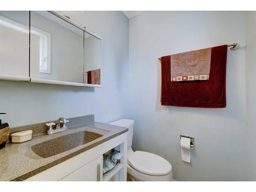 940 Rundlecairn Way Ne, Calgary, AB - Indoor Photo Showing Bathroom