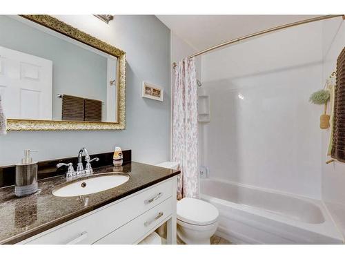 940 Rundlecairn Way Ne, Calgary, AB - Indoor Photo Showing Bathroom