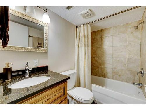 940 Rundlecairn Way Ne, Calgary, AB - Indoor Photo Showing Bathroom