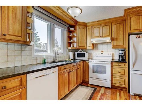 940 Rundlecairn Way Ne, Calgary, AB - Indoor Photo Showing Kitchen