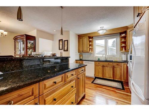 940 Rundlecairn Way Ne, Calgary, AB - Indoor Photo Showing Kitchen