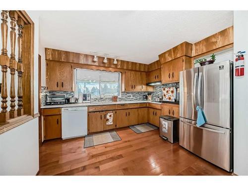 4927 Marlborough Drive Ne, Calgary, AB - Indoor Photo Showing Kitchen