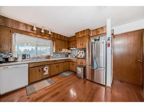 4927 Marlborough Drive Ne, Calgary, AB - Indoor Photo Showing Kitchen