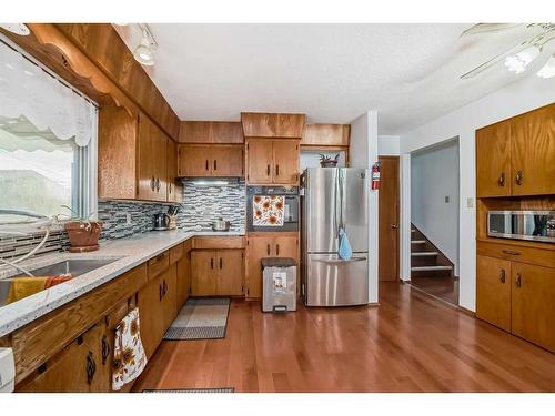 4927 Marlborough Drive Ne, Calgary, AB - Indoor Photo Showing Kitchen