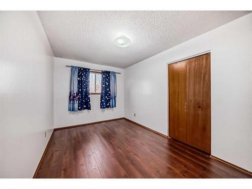 4927 Marlborough Drive Ne, Calgary, AB - Indoor Photo Showing Other Room