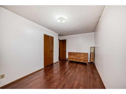 4927 Marlborough Drive Ne, Calgary, AB - Indoor Photo Showing Other Room