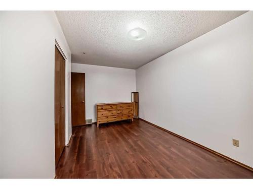 4927 Marlborough Drive Ne, Calgary, AB - Indoor Photo Showing Other Room