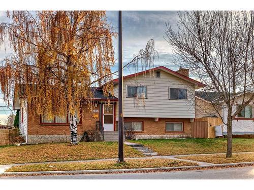 4927 Marlborough Drive Ne, Calgary, AB - Outdoor