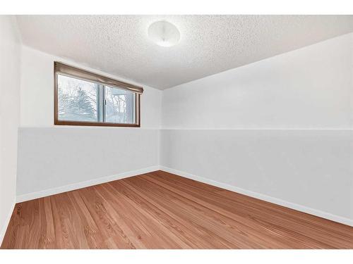 4927 Marlborough Drive Ne, Calgary, AB - Indoor Photo Showing Other Room