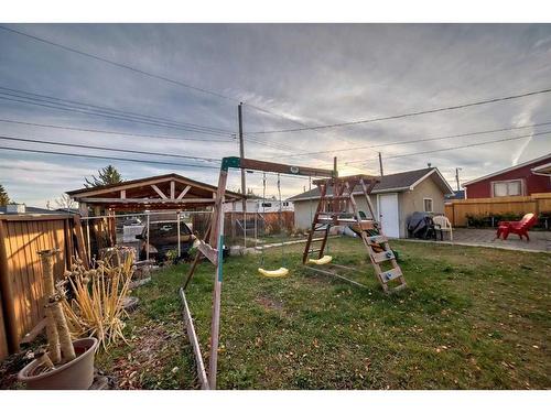 4927 Marlborough Drive Ne, Calgary, AB - Outdoor