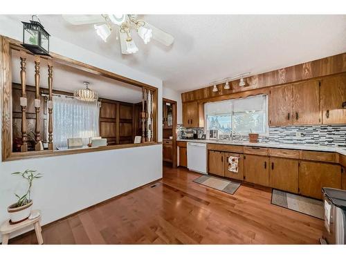 4927 Marlborough Drive Ne, Calgary, AB - Indoor Photo Showing Kitchen