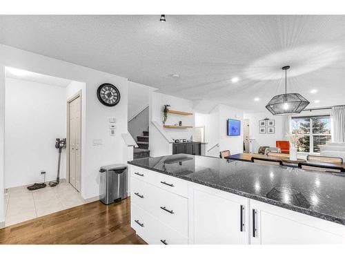 385 Legacy Boulevard Boulevard Se, Calgary, AB - Indoor Photo Showing Kitchen