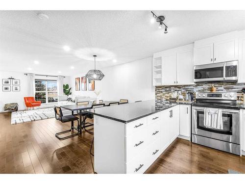 385 Legacy Boulevard Boulevard Se, Calgary, AB - Indoor Photo Showing Kitchen With Stainless Steel Kitchen With Upgraded Kitchen